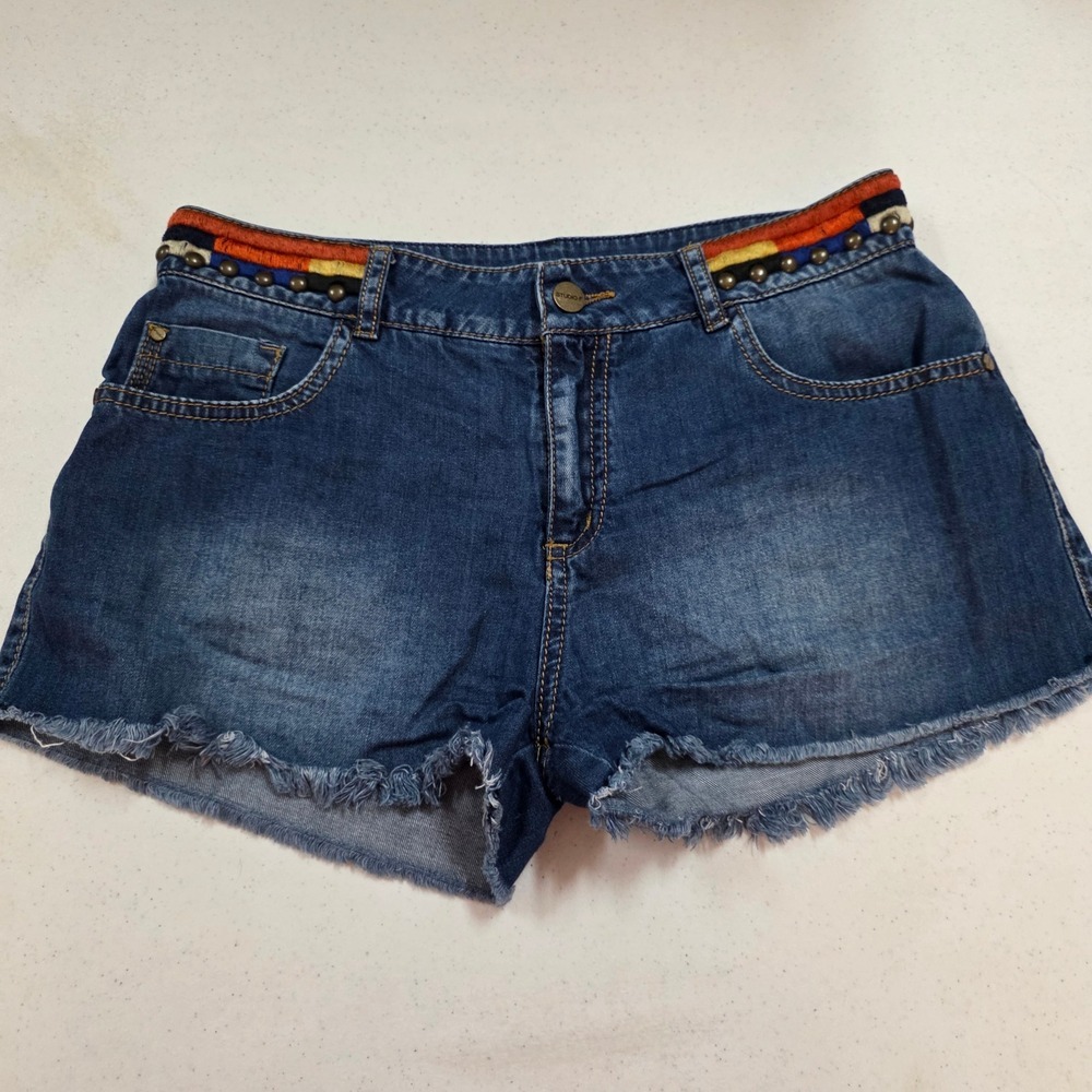 Studio F Womens Embroidered Studded Denim Shorts Blue Medium Wash Frayed Hem